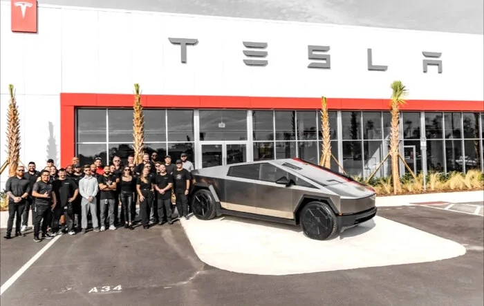 A Cybertruck appears at just-opened Clermont Florida Tesla Store / Service Center!