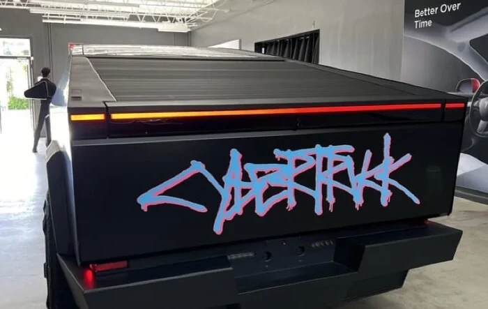 Black Wrapped Cybertruck is at a pop up in Wynwood, Miami until 12/31/23... CAN TOUCH!