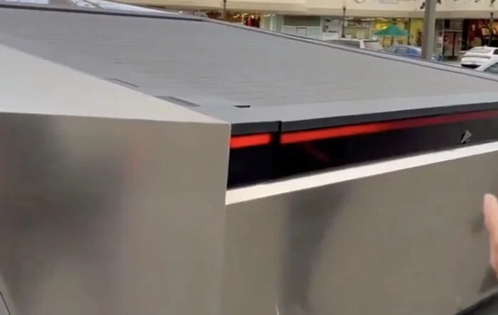 Rear tail light bar wakeup sweep animation sequence 🚨
