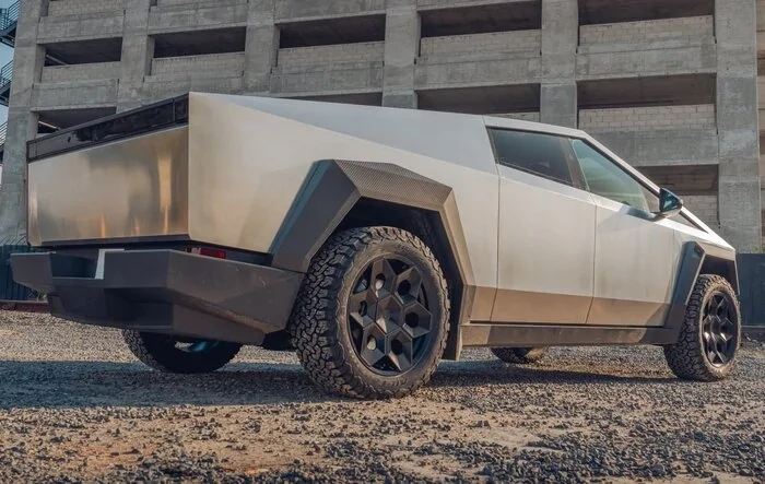 Unplugged Performance shows their dry carbon wide fenders + 22" Cyberhex wheels