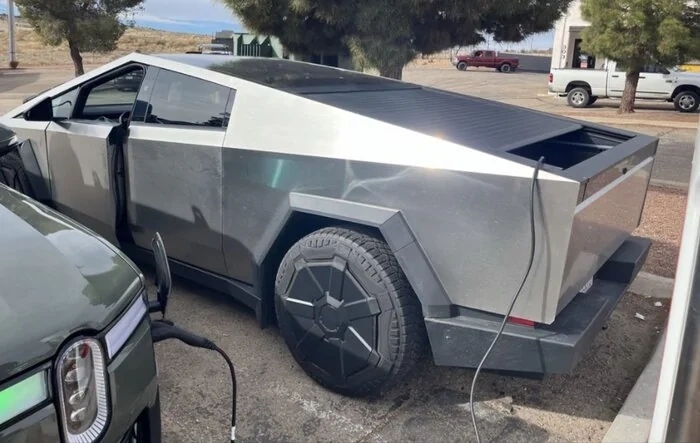 Cybertruck emergency charges a Rivian R1S stranded on road trip
