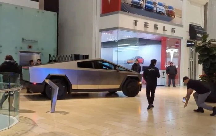 Cybertruck arrives at Yorkdale Mall in Toronto Canada 🇨🇦
