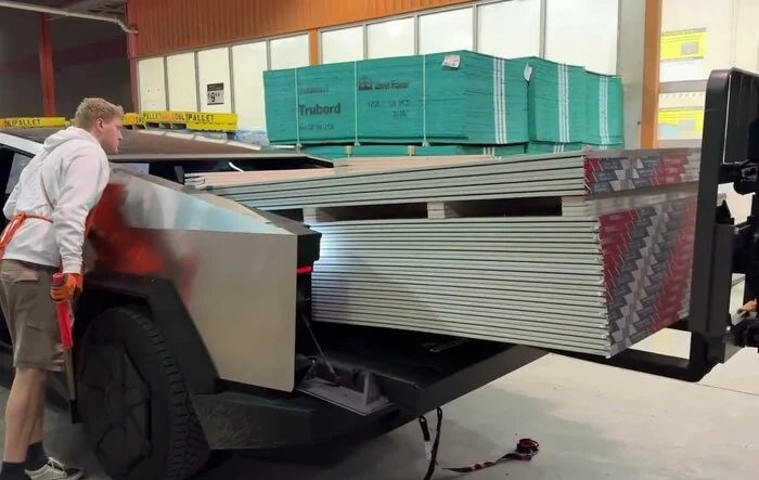 Cybertruck hauling 1800lbs of drywall!