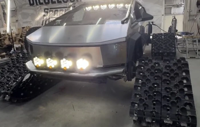 Cybertrax: Cybertruck with tracks (lights & light rack) ready for the snow!!! [Updated 2/13]