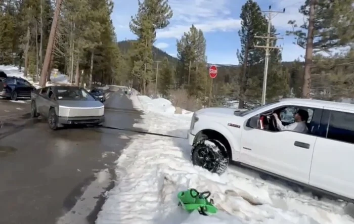 Cybertruck rescues a Ford F-150 stuck in snow