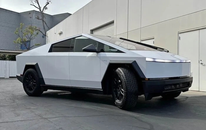 This Cybertruck in Gloss White PPF would fit in at a Tuxedo Event (Photos)