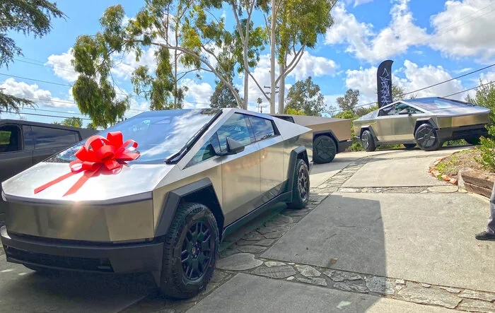 Wow!! Best Cybertruck (Cyberbeast) delivery ever - to my home!!! [cancer patient]🎗️
