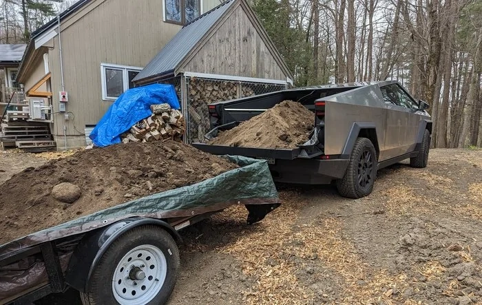 Landscaping + forestry using my Cybertruck work truck! 🚜 Check out suspension self leveling after manure drop 😎