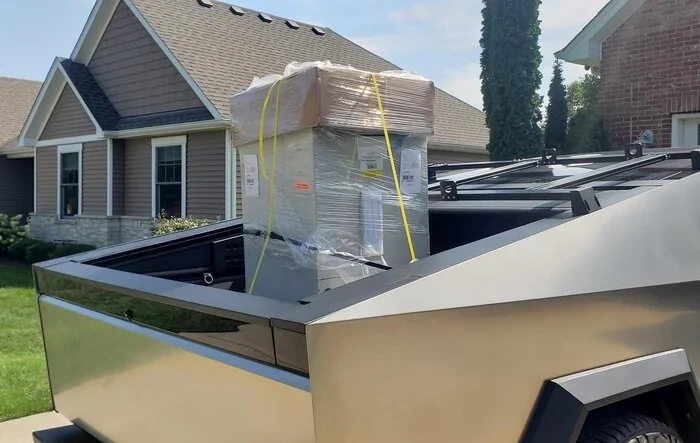 What Are You Hauling in your Cybertruck? 🦾 👷‍♂️