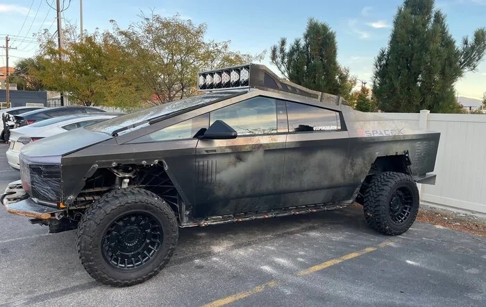 Spotted this Fully Modded Off-Road Cybertruck Rig