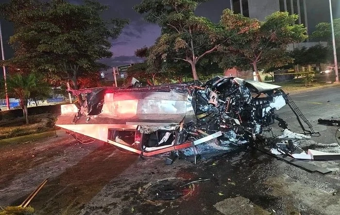 [Mexico crash] Cybertruck safety proven in incredible crash results; no serious injuries! 😱