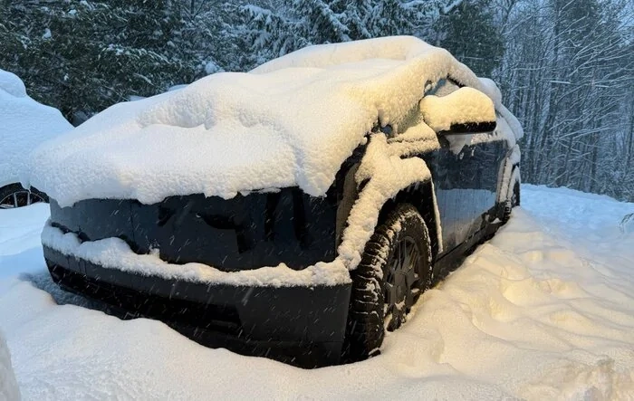 Cybertruck on Snow Tires tested in snow storm in Vermont