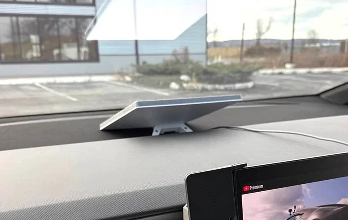 Super simple Starlink Mini dash “mount” using a single bracket