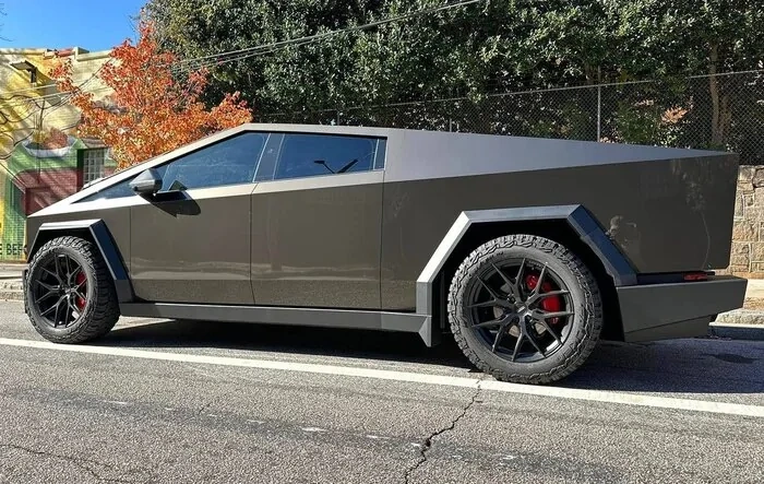 T Maxx Liquid Platimum PPF Wrap + Vossen HF6-4 22” inch wheels + Falken Wildpeak R/T01 tires