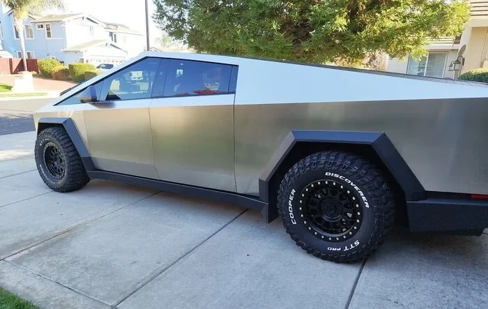 Cyberbeast w/ Cooper STT PRO Tires (325x65x18) + 18" Black Rhinos Wheels