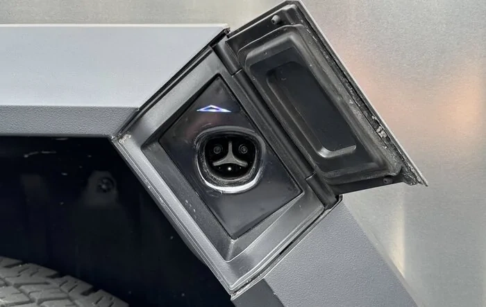 Open/Close charge port by using "Butthole" voice command