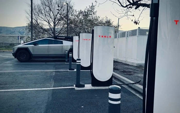 V4 Supercharger (325kW enabled) - 15% to 80% Test