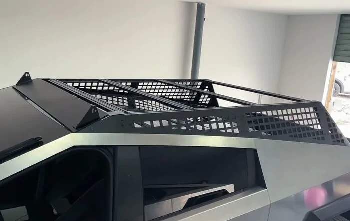 Overland Roof Rack System & Integrated Light Bar [CyberGear]
