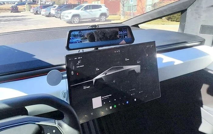 Installed Wolfbox digital rear view mirror on back of the display screen
