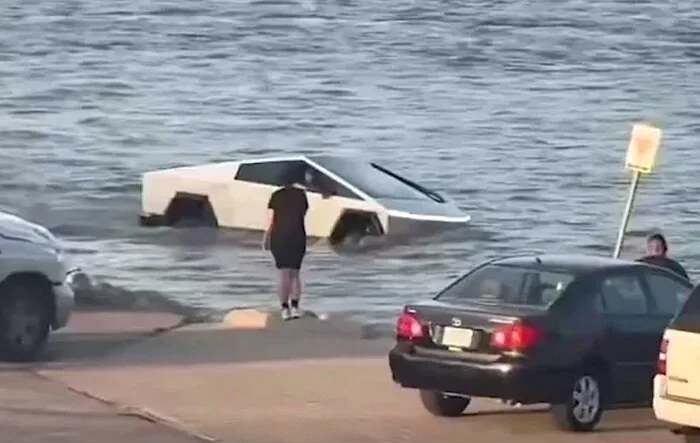 Boat Mode Activated 📐 🛥️ Cybertruck Goes For Swim in Texas