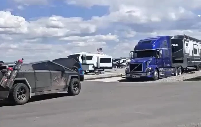Cybertruck pulls stuck semi out with frunk winch (Mission)