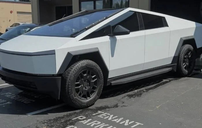 First Stek Dynomatte White Wrap Cybertruck