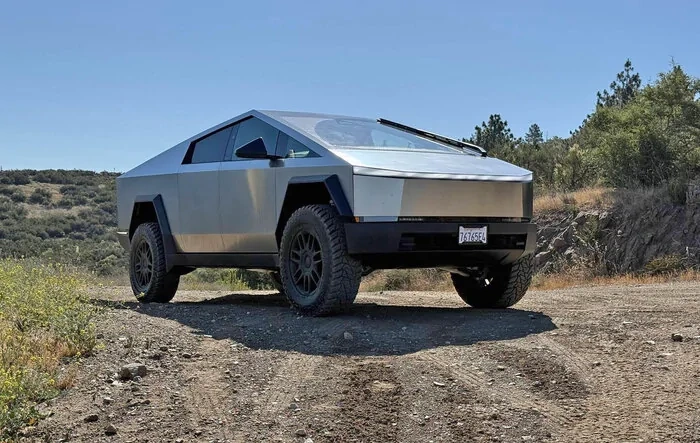 First trail with my 2025 Cybertruck on 37s (pics & video)