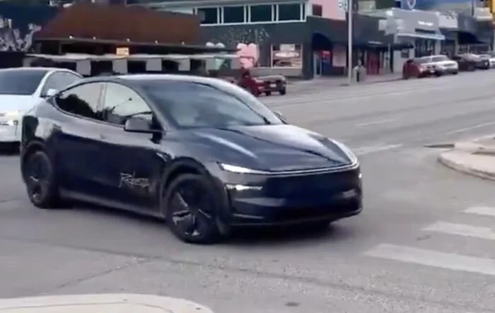 Tesla Robotaxi starts autonomous public drives in Austin!! - First sighting video