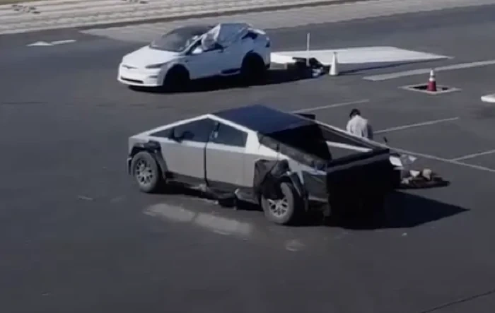 Cybertruck prototype spotted again on Fremont track. (2/7/2022)
