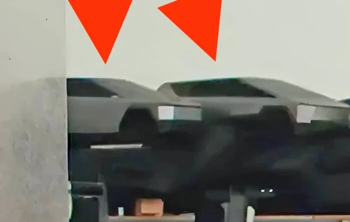 😱 Tesla working on a CyberSUV?