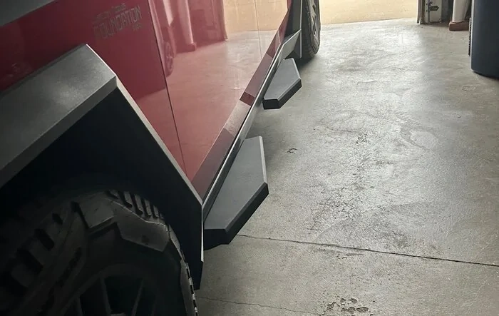 Cybertruck side steps installed