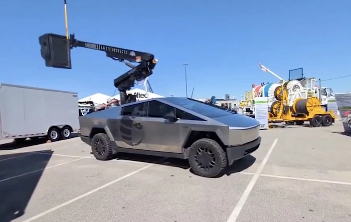 "BucketBeast" Cybertruck bucket truck