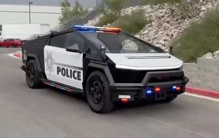Las Vegas Police Cybertruck demonstrates its lighting setup