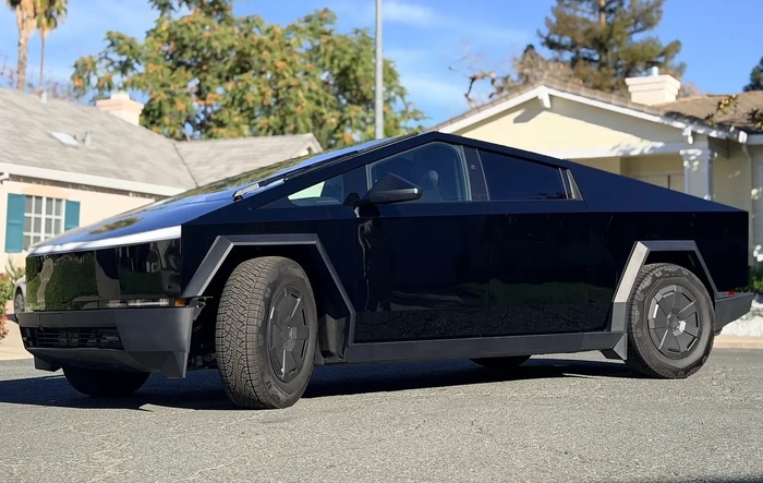 Cybertruck wrapped in TWRAPS Ultra Gloss Black PPF