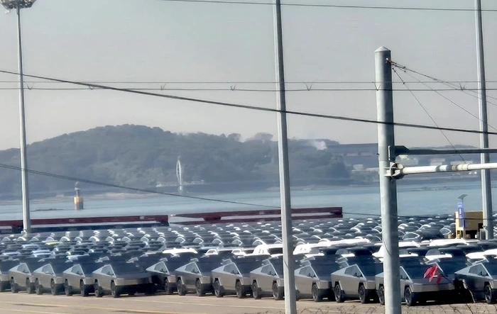 Customer Cybertrucks arrive at port in South Korea!