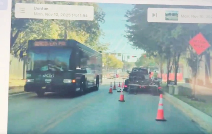 Watch FSD V14.1.4 reversing to get out of bus's way