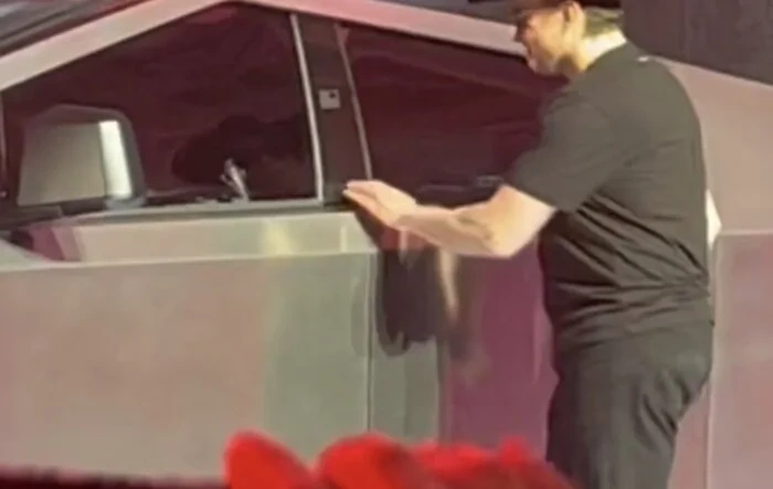 How the latest Cybertruck doors open (videos)