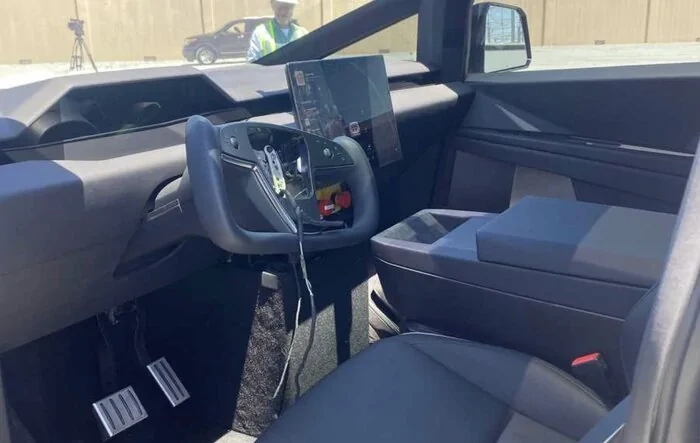 New Cybertruck interior / dash photos - June 6, 2022