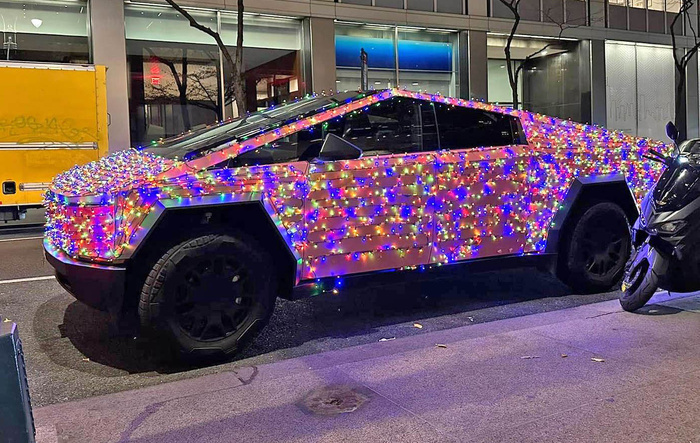 🎄 Holiday Cybertruck Photo Fun – Win a Gift! 🎄
