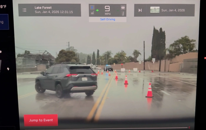 FSD 14.2.2.2 makes road closure U-Turn