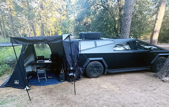 Matte Black Camping / Off-Roading Spaceship