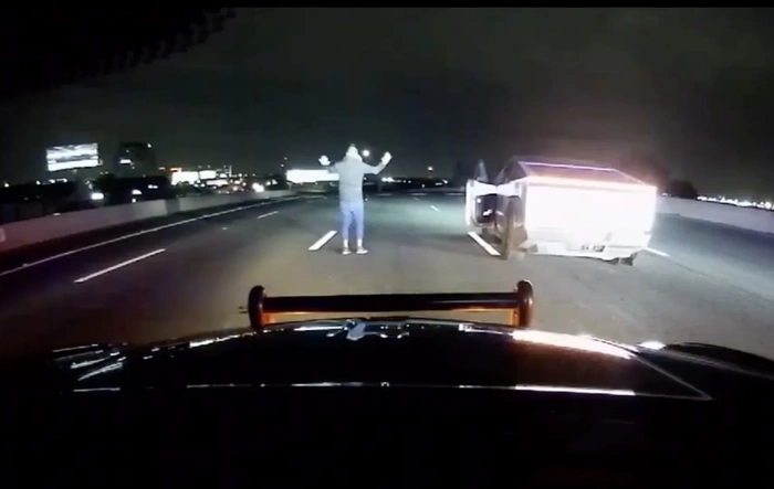 Tires against police spike strips, the Cybertruck achilles heel! [police chase]