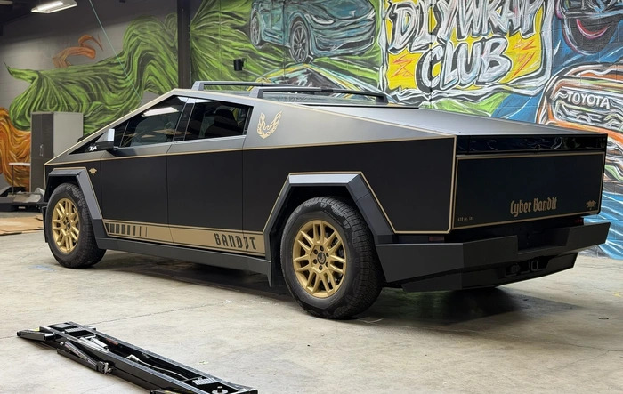 Cyber Bandit: The ultimate Cybertruck + Trans Am Wrap