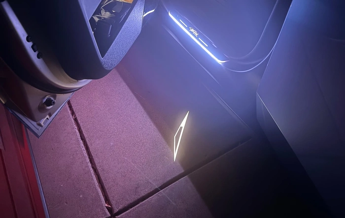 If you’ve thought about mixing and matching puddle lights (RPM Tesla lighting vs OEM vs Tesstudio review w/ photos)