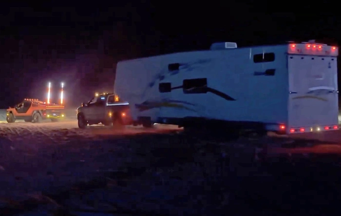 Cybertruck tows stuck F-350 + 30ft trailer out of deep sand (that F-150 couldn't)