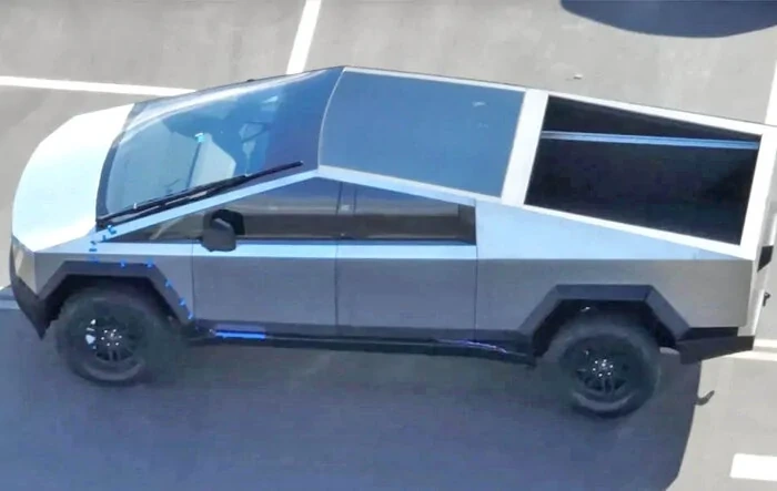A finalized pre-production Cybertruck prototype spotted (10/14/22)? Very subtle improvements IMHO if so.