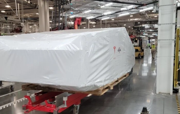 New Cybertruck Body Shell photos taken INSIDE Giga Texas! 🤳