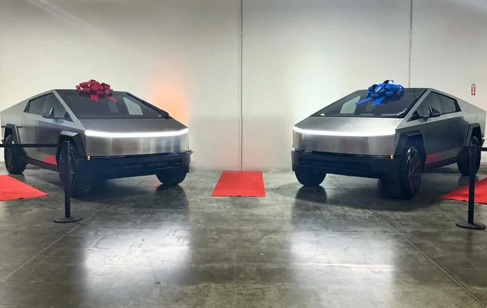 Upgraded my 2024 to 2026 Cybertruck AWD Premium (39xxx to 93xxx) - differences / comparison review