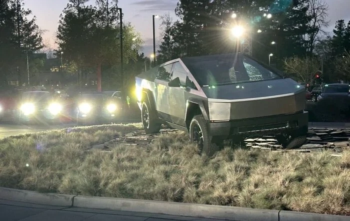 Elon: "We got a whole bunch of Cybertruck pre-production units that you can check out" (@ Engineering HQ Event)