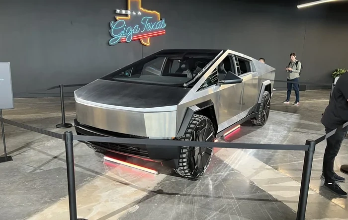 INVESTOR DAY CYBERTRUCK BETA PRESENT! [w/ Walkaround Videos]
